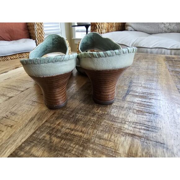 Clarks Artisan Collection Green Empress Beaded Wooden Wedge Sandal Size 7 M EUC - Picture 5 of 12